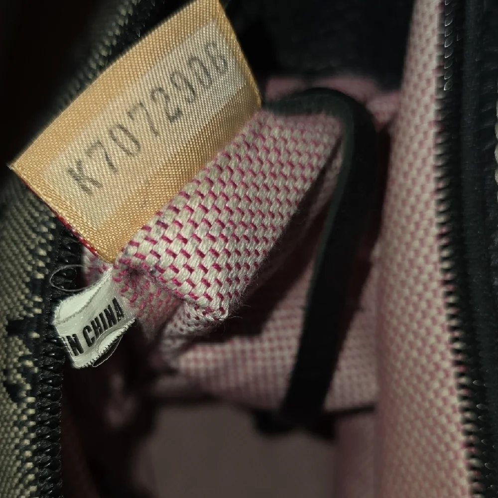 (J9) VINTAGE, Dooney & Bourke Black and Gray Hobo Bag